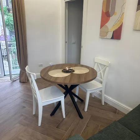 Santamonicaappartaments2 * Naples